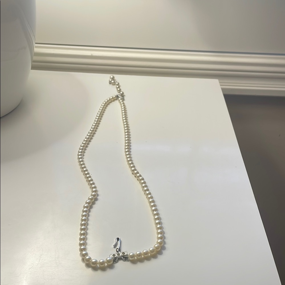 Elegant Pearl Necklace with Silver Clasp